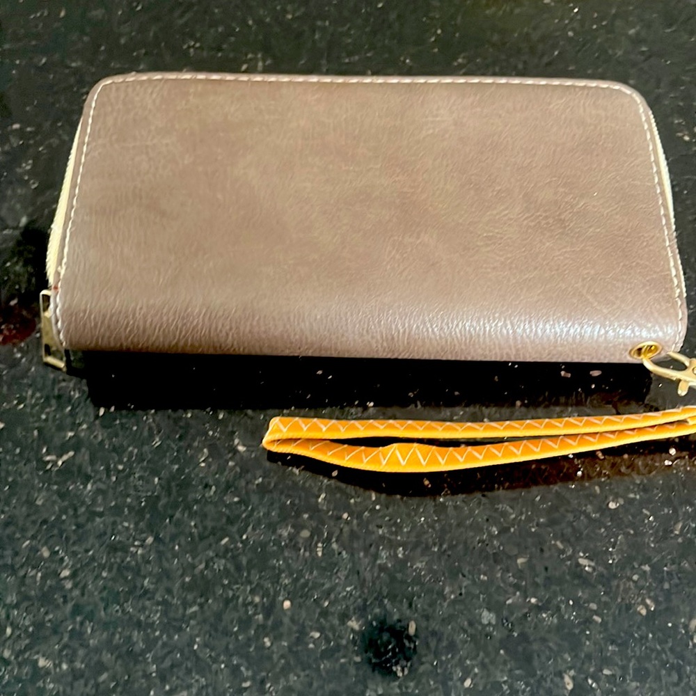 Wallet - Picture 2 of 5